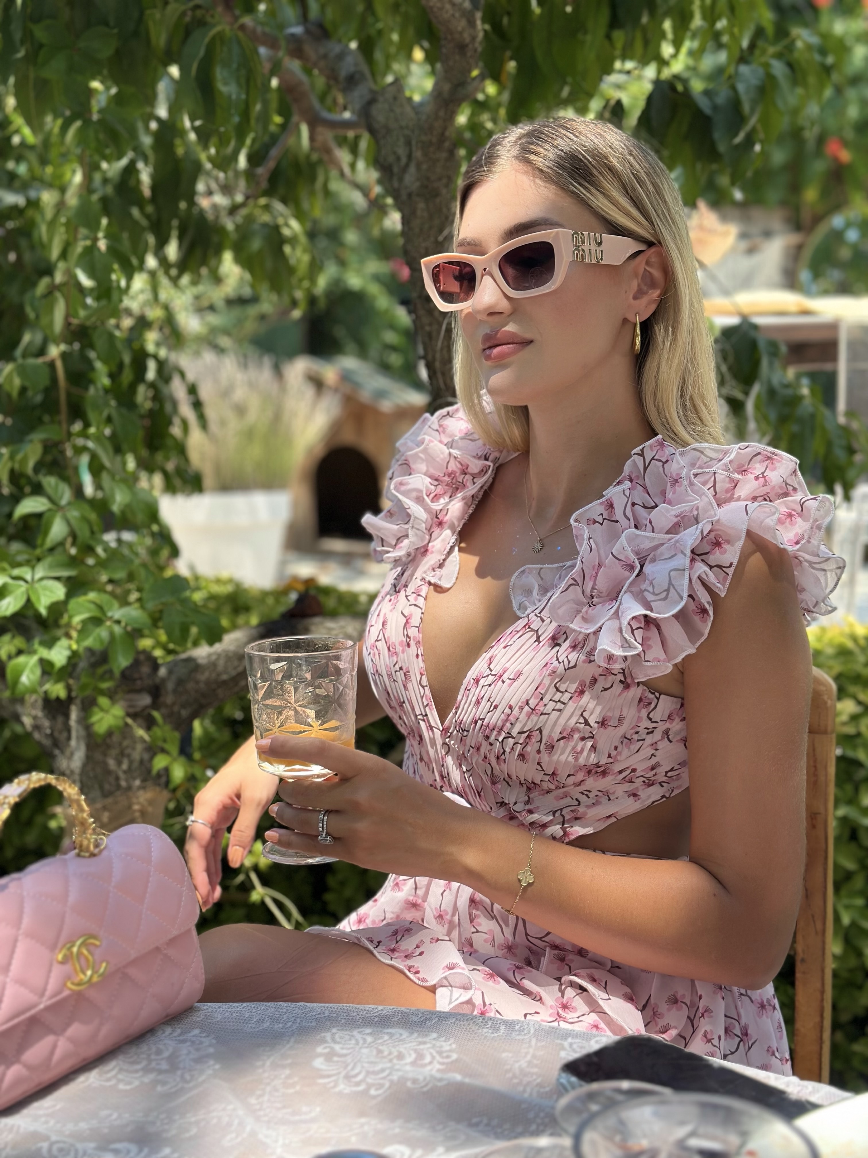 Kardelen ikiş model fotoğrafı